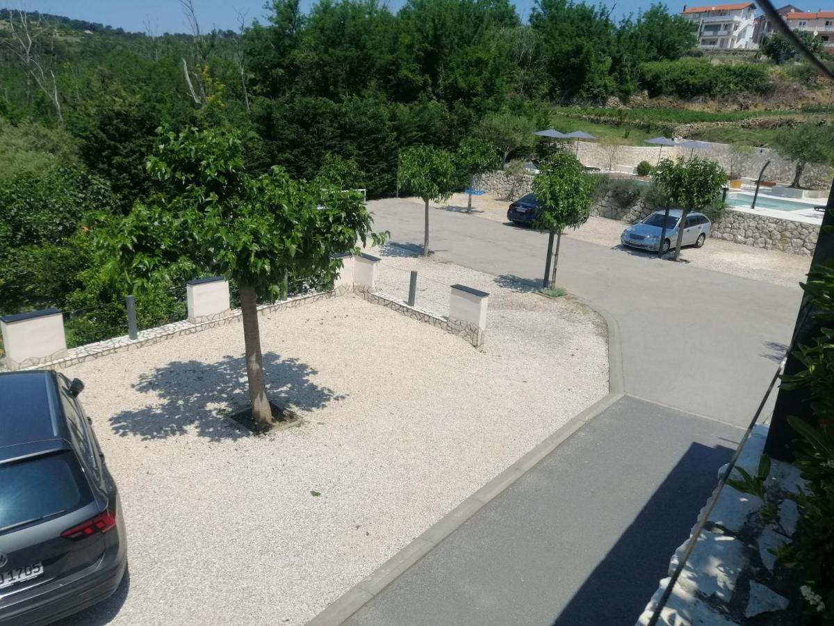 Apartmani Simon Лопар Экстерьер фото
