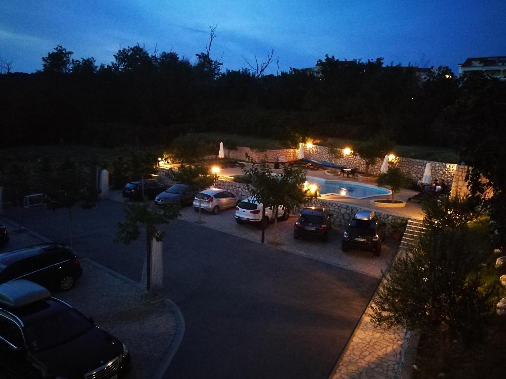 Apartmani Simon Лопар Экстерьер фото
