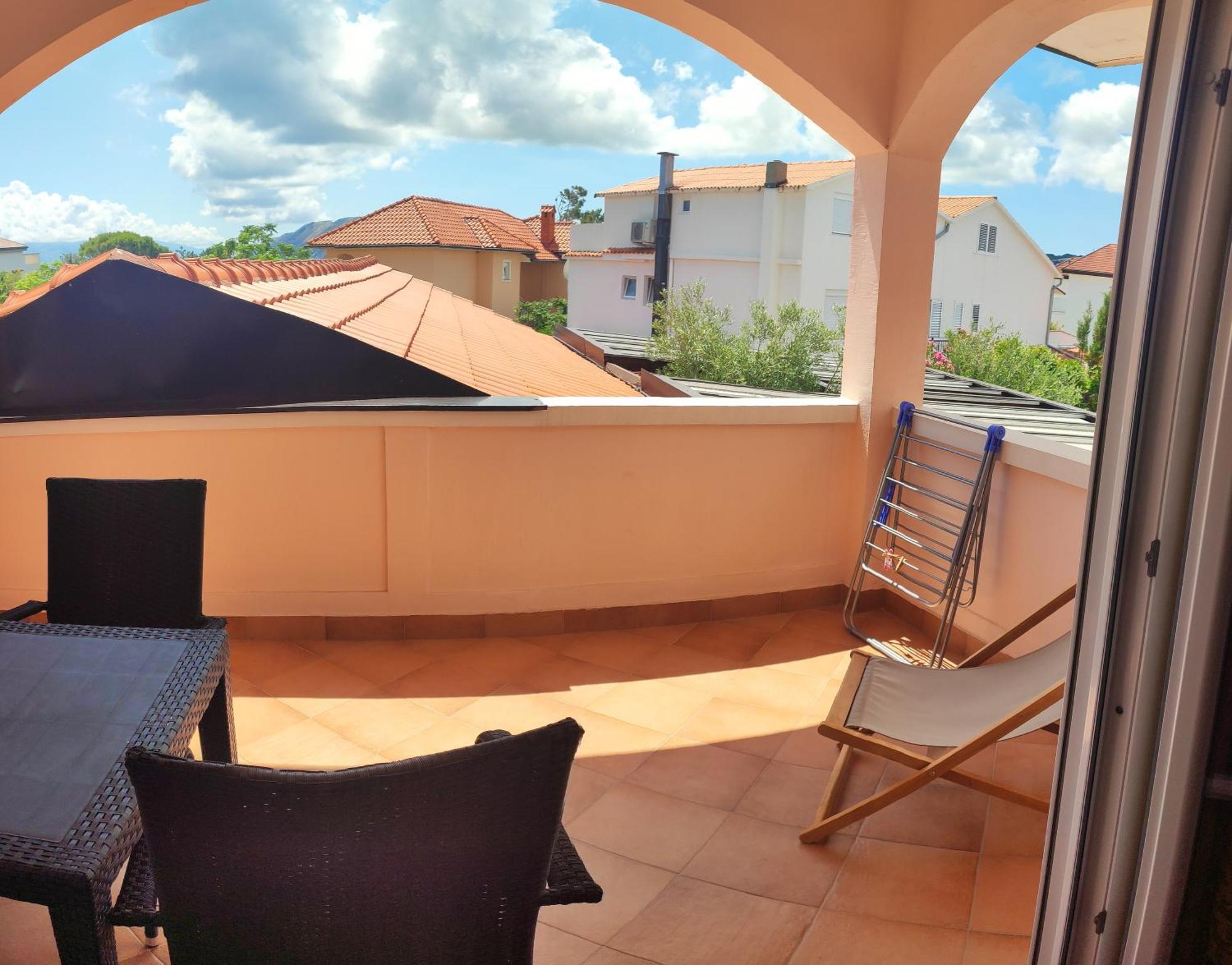Apartmani Simon Лопар Экстерьер фото
