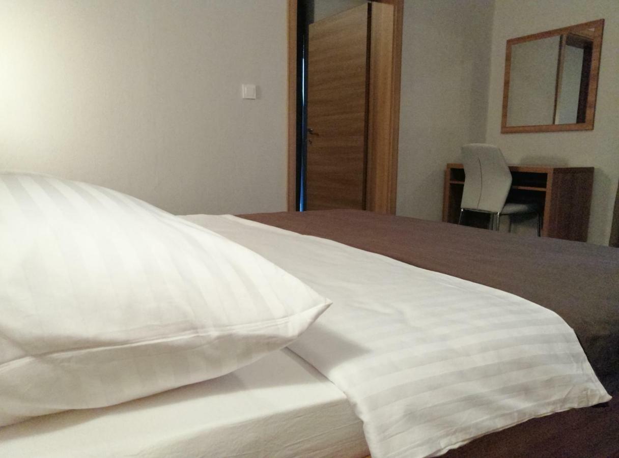 Apartmani Simon Лопар Экстерьер фото