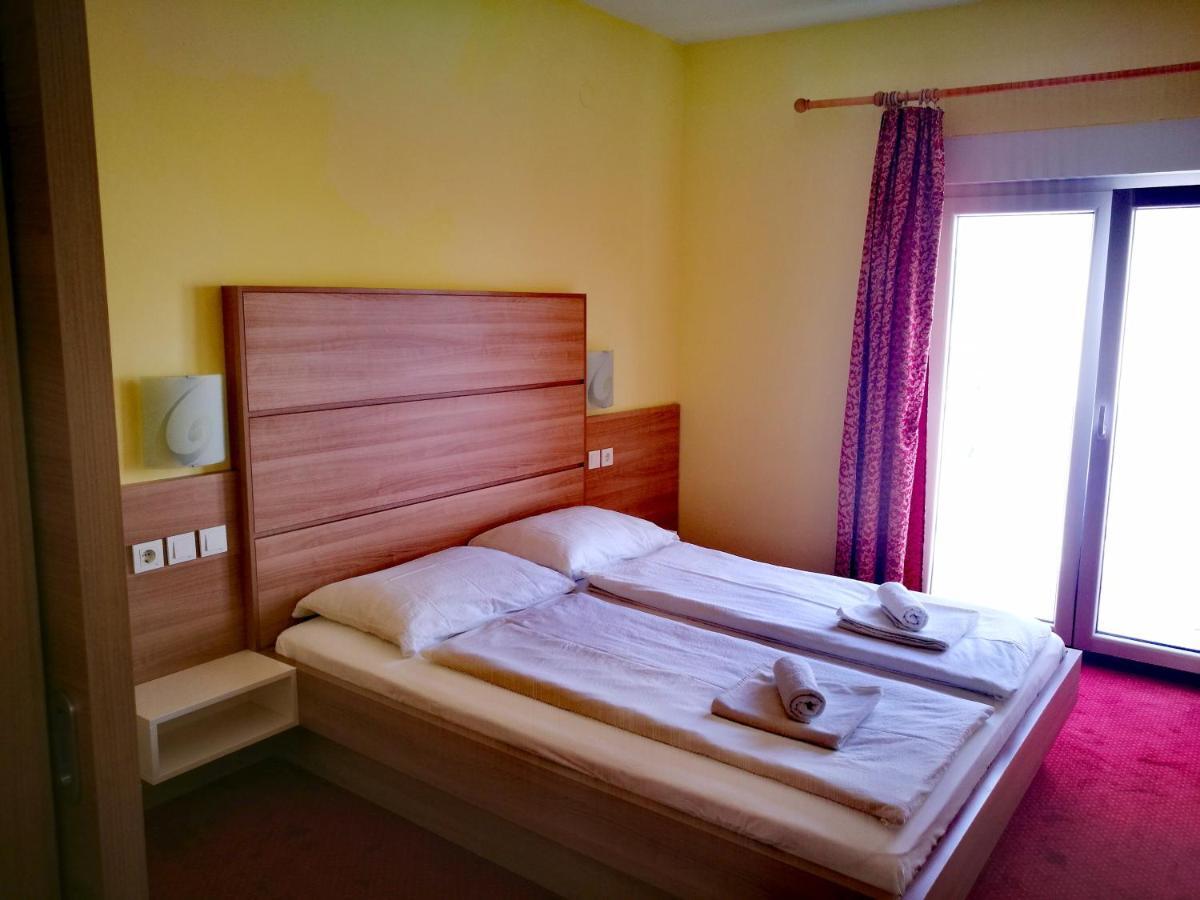 Apartmani Simon Лопар Экстерьер фото
