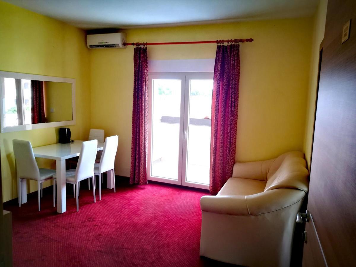 Apartmani Simon Лопар Экстерьер фото